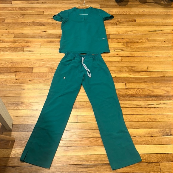 Figs Other Figs Kade Cargo Scrub Pant And Casma Threepocket Scrub